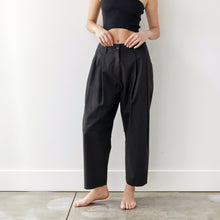 Load image into Gallery viewer, Pleated Tapered Pants