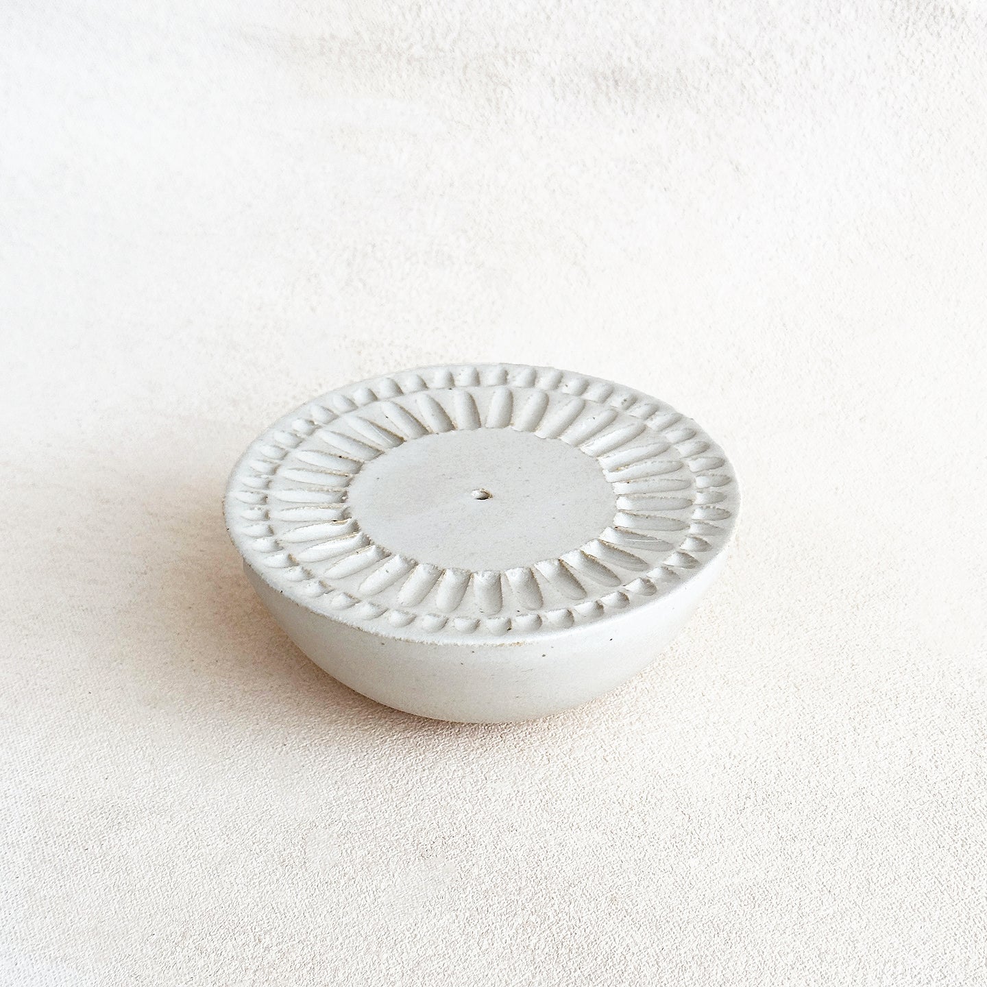 Chrysanthemum Incense Dish in Pearl