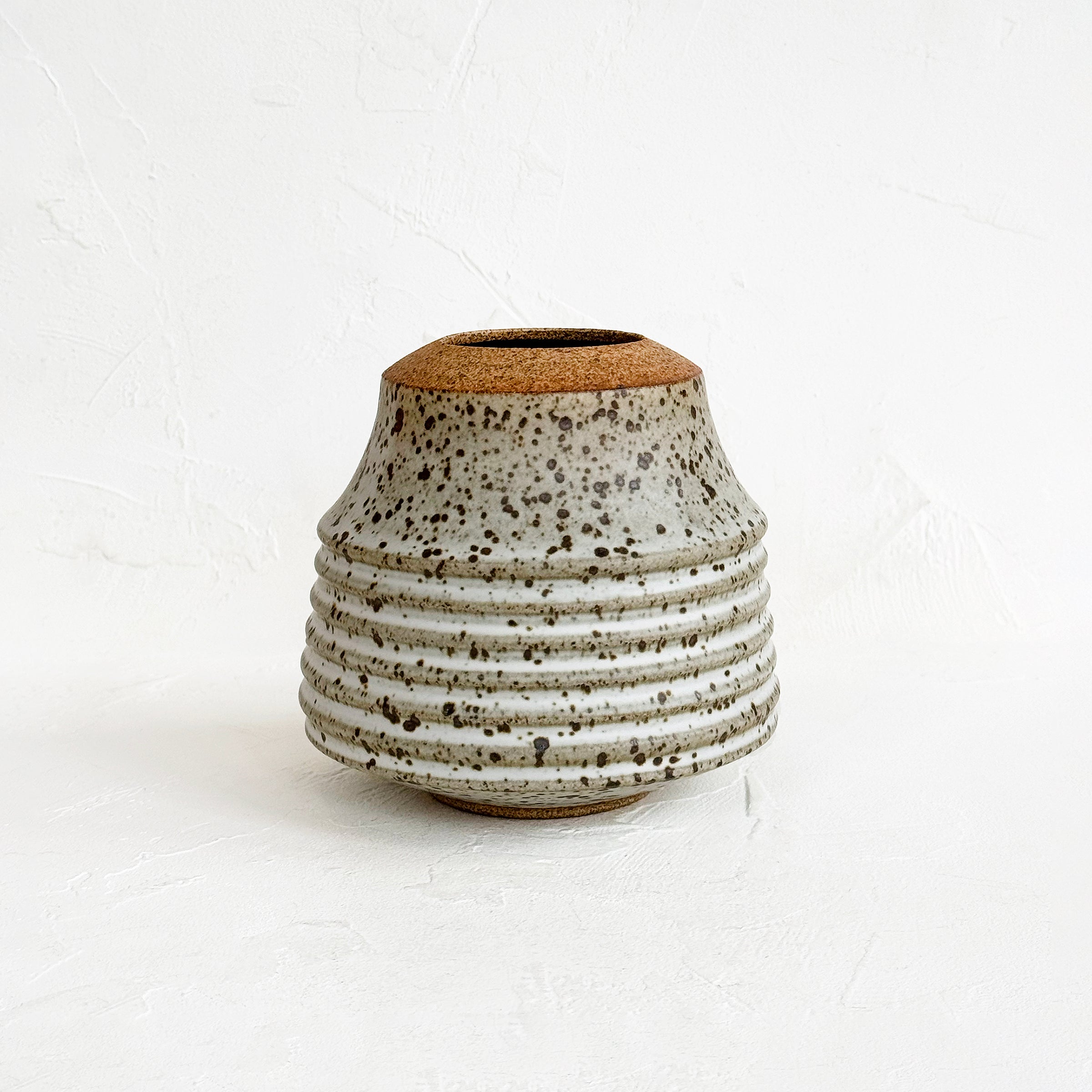 Collared Vase in Speckled White