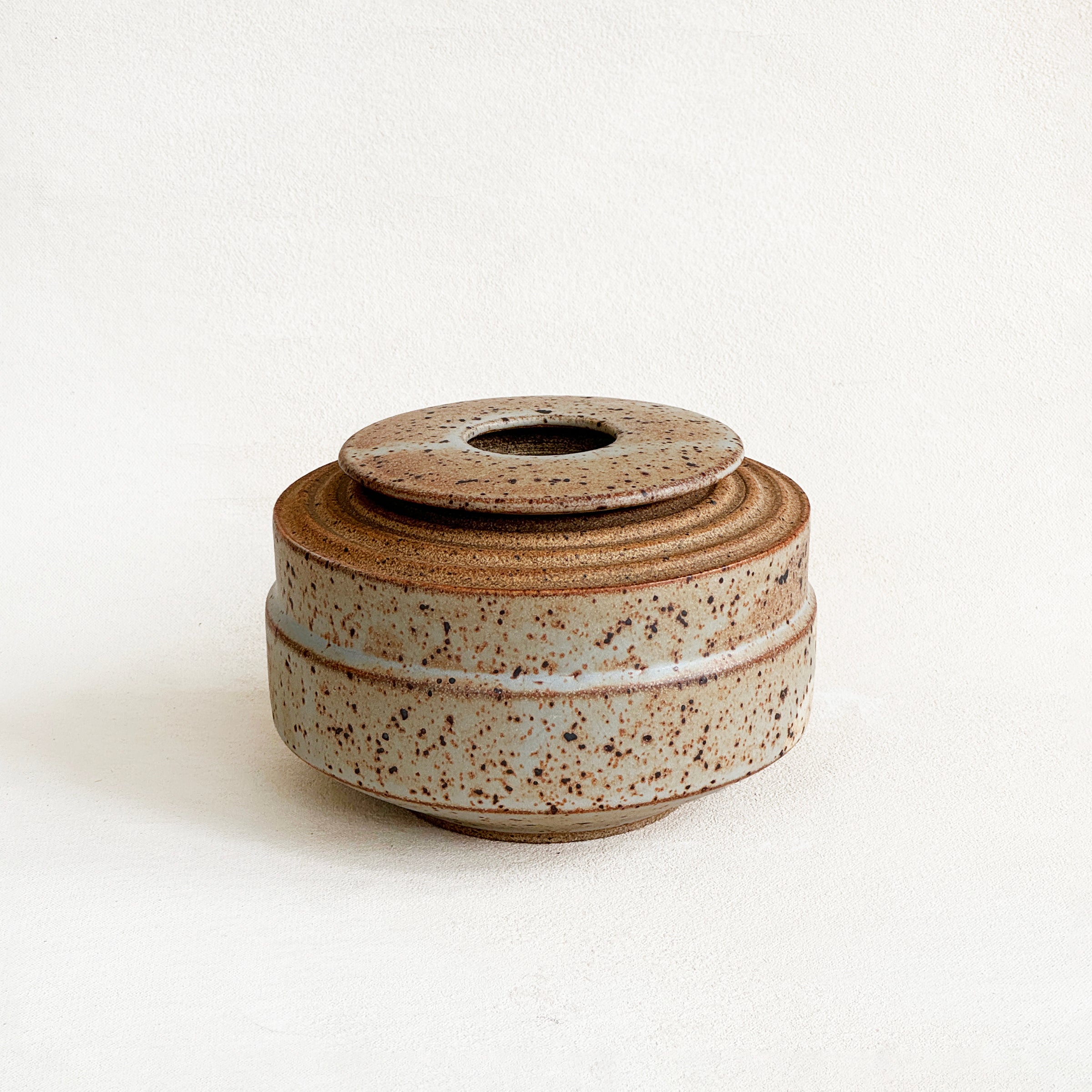 Lidded Vessel in Speckle Gray