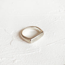 Load image into Gallery viewer, Cuesta Ring In Sterling Silver