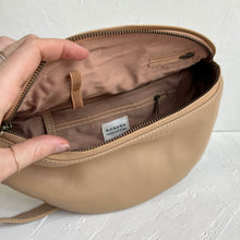 Load image into Gallery viewer, Atlas Leather Bag in Sand