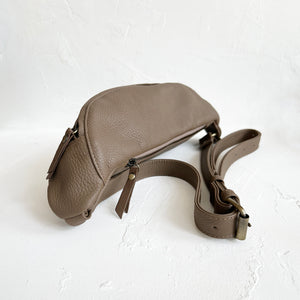 Atlas Leather Bag in Taupe