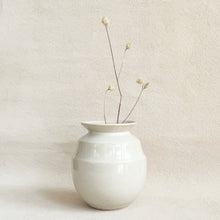 Load image into Gallery viewer, Rim Vase in White